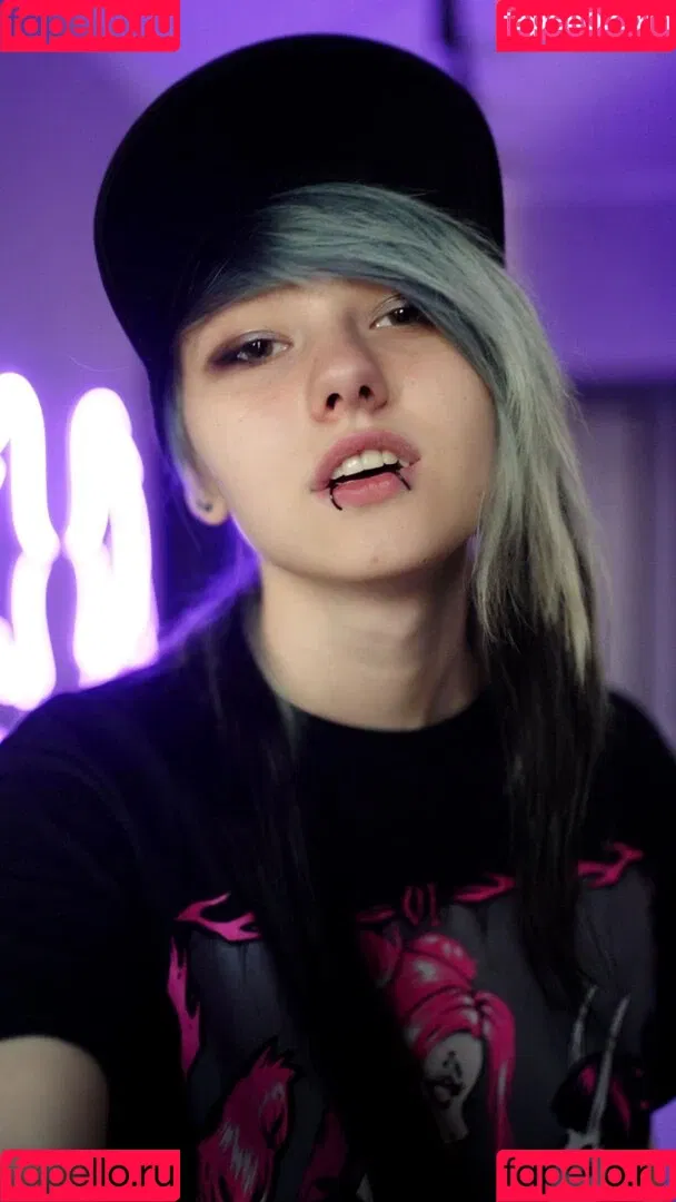 daddys-emo-girl / daddys_emo_girl / justemokitten / little_emo_kitten Onlyfans Photo Gallery 