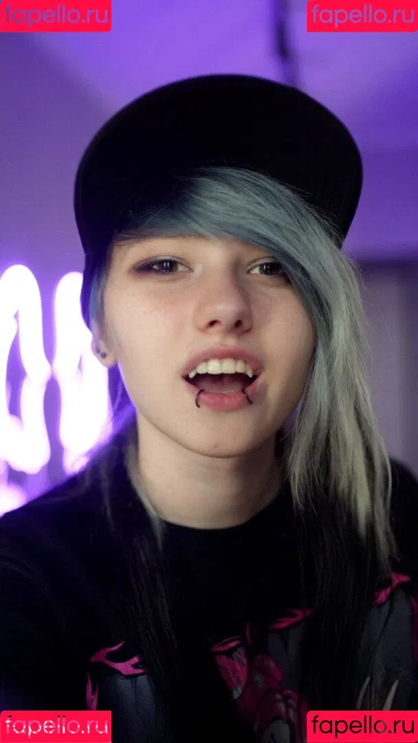 daddys-emo-girl / daddys_emo_girl / justemokitten / little_emo_kitten Onlyfans Photo Gallery 