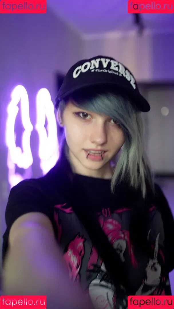 daddys-emo-girl / daddys_emo_girl / justemokitten / little_emo_kitten Onlyfans Photo Gallery 