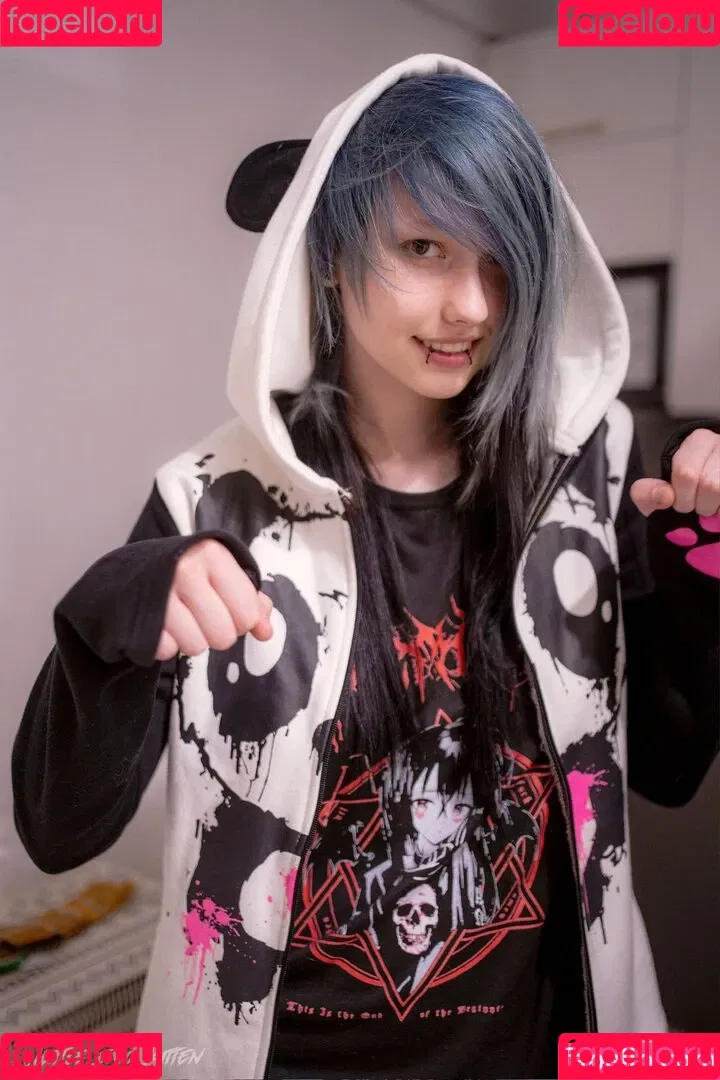 daddys-emo-girl / daddys_emo_girl / justemokitten / little_emo_kitten Onlyfans Photo Gallery 