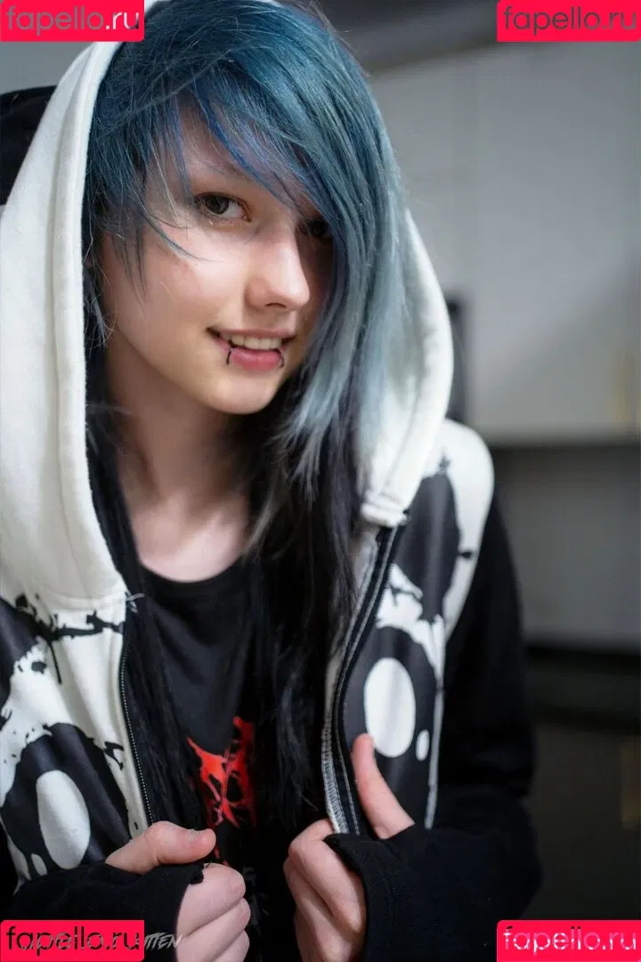 daddys-emo-girl / daddys_emo_girl / justemokitten / little_emo_kitten Onlyfans Photo Gallery 