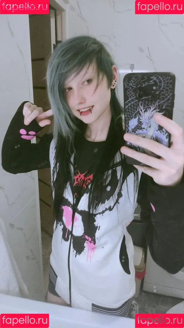 daddys-emo-girl / daddys_emo_girl / justemokitten / little_emo_kitten Onlyfans Photo Gallery 