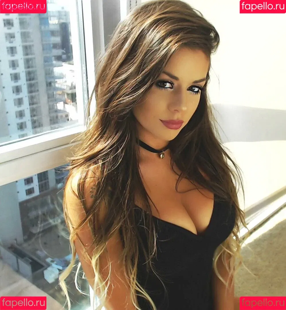 Juli Annee / Juliannee / juli.annee Onlyfans Photo Gallery 