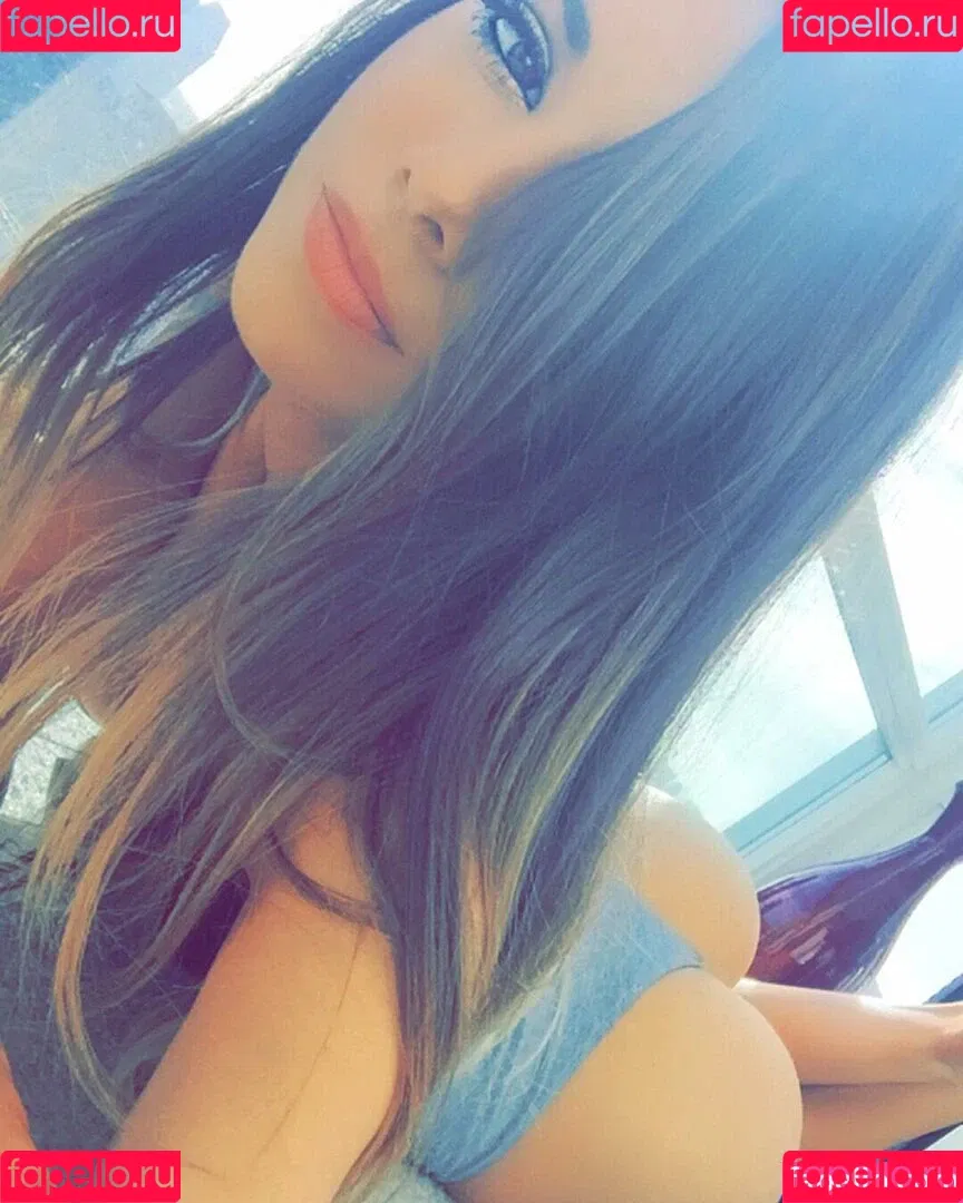 Juli Annee / Juliannee / juli.annee Onlyfans Photo Gallery 