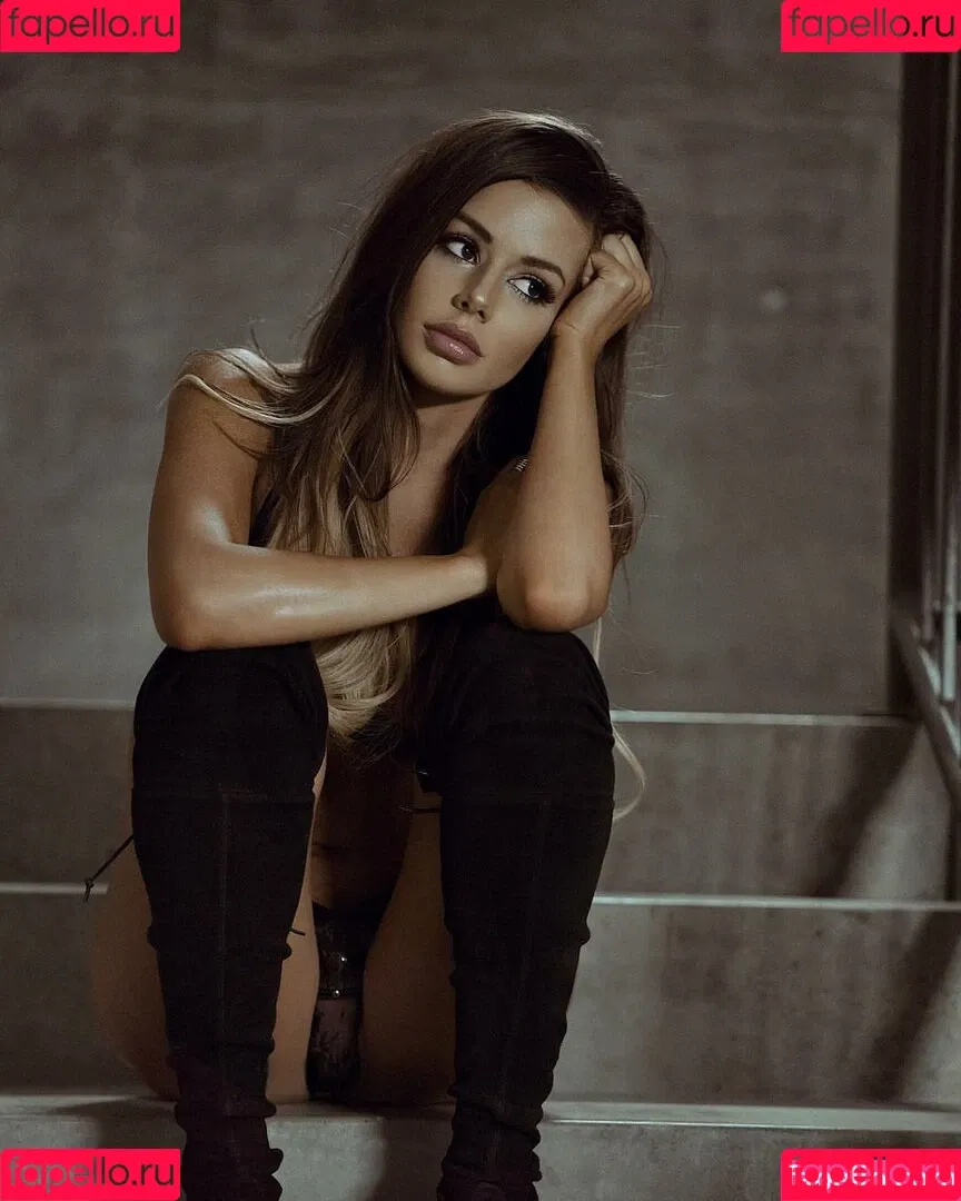 Juli Annee / Juliannee / juli.annee Onlyfans Photo Gallery 