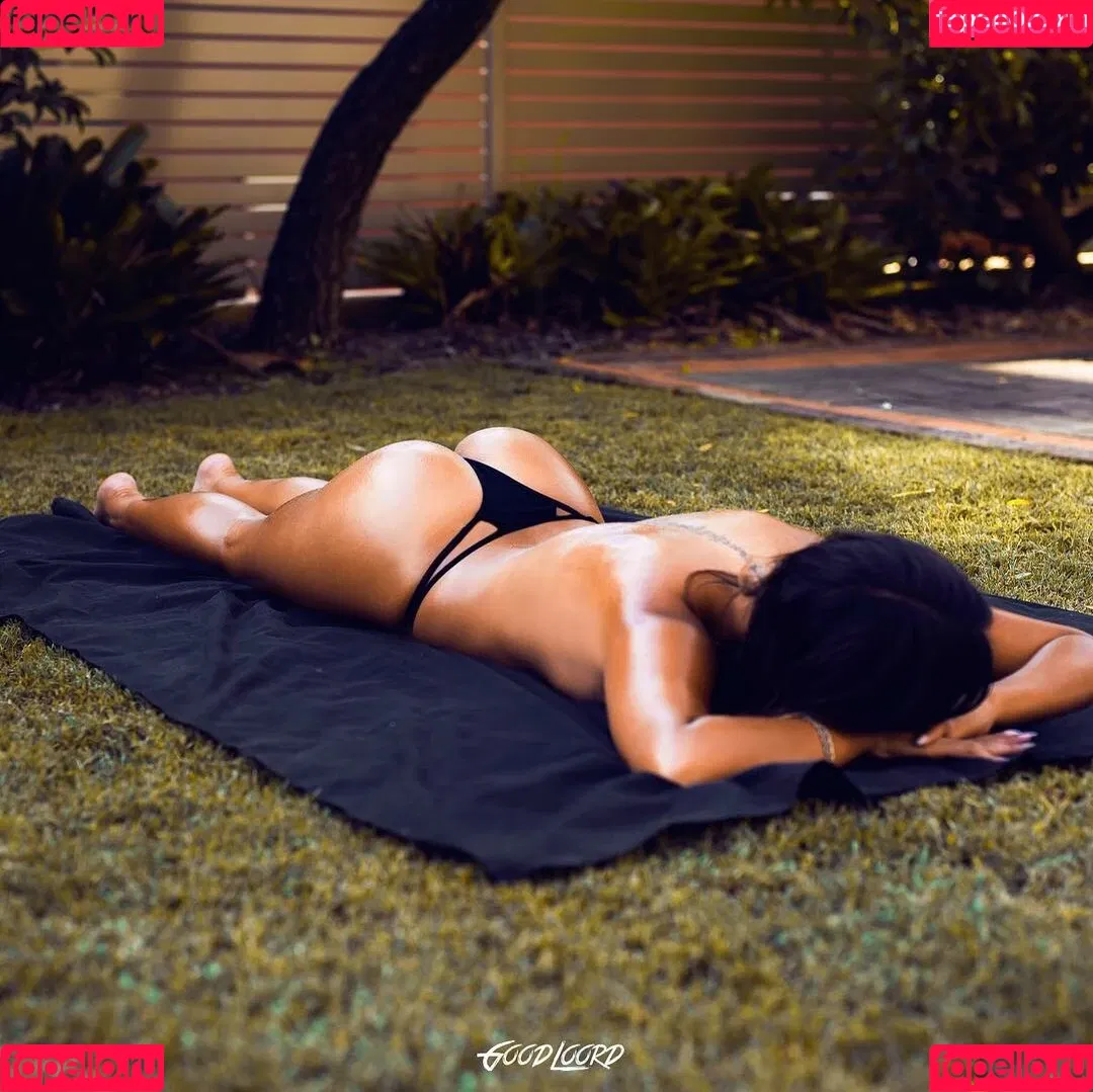 Justine Reine Marie / justinereineee / justinereinemarie Onlyfans Photo Gallery 