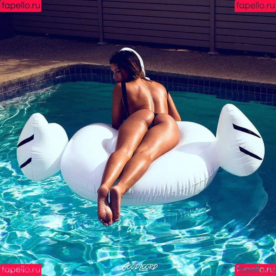 Justine Reine Marie / justinereineee / justinereinemarie Onlyfans Photo Gallery 