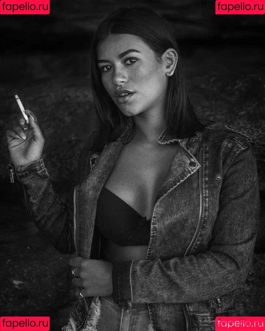 Justine Reine Marie / justinereineee / justinereinemarie Onlyfans Photo Gallery 