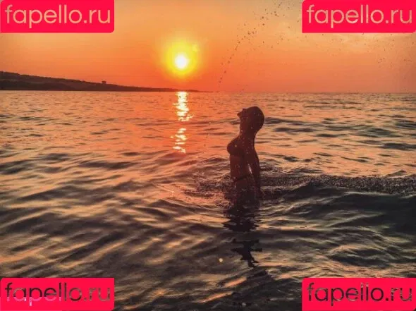 Justine Reine Marie / justinereineee / justinereinemarie Onlyfans Photo Gallery 