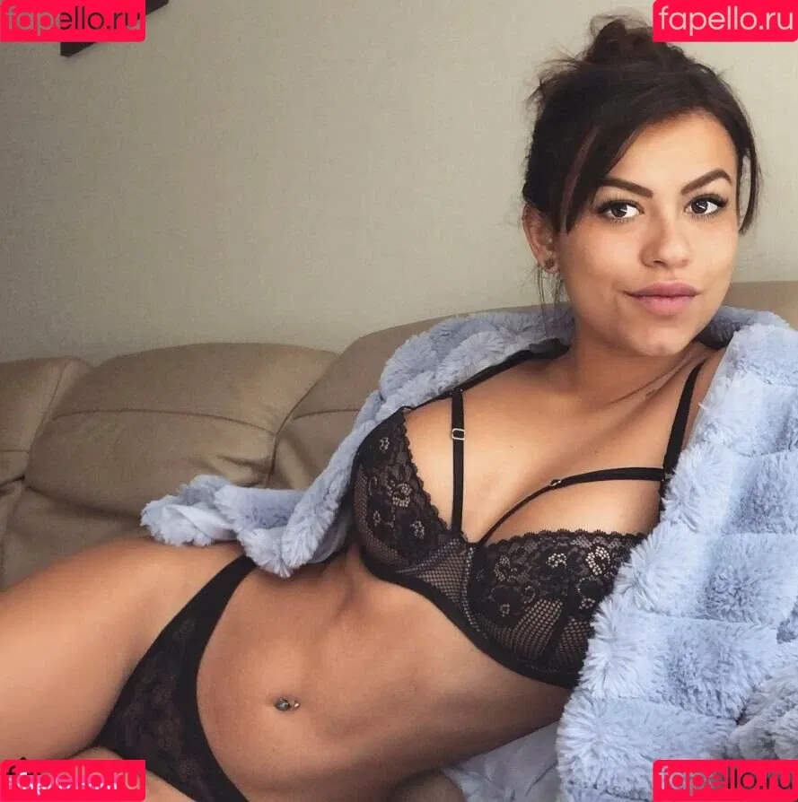 Justine Reine Marie / justinereineee / justinereinemarie Onlyfans Photo Gallery 