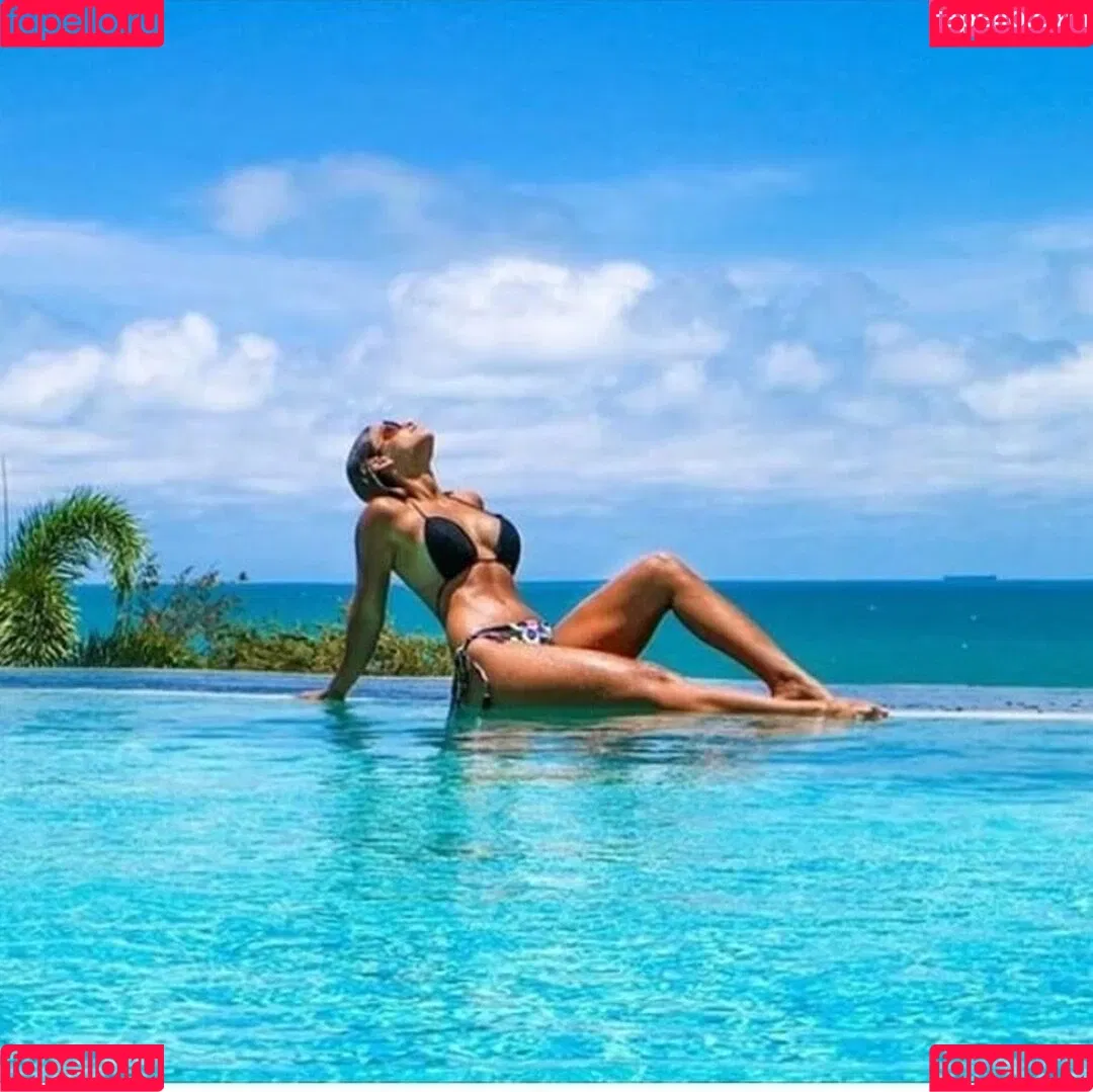 Justine Reine Marie / justinereineee / justinereinemarie Onlyfans Photo Gallery 