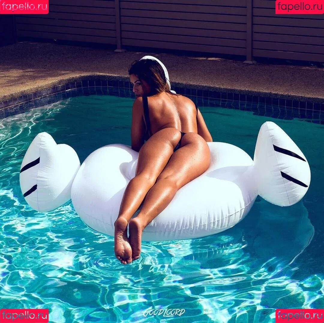 Justine Reine Marie / justinereineee / justinereinemarie Onlyfans Photo Gallery 