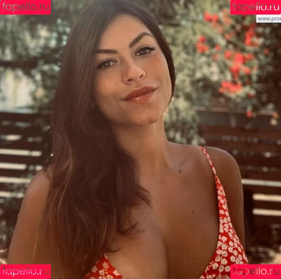 Justine Reine Marie / justinereineee / justinereinemarie Onlyfans Photo Gallery 