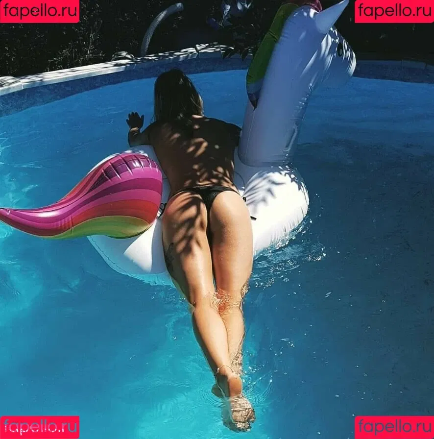 Justine Reine Marie / justinereineee / justinereinemarie Onlyfans Photo Gallery 