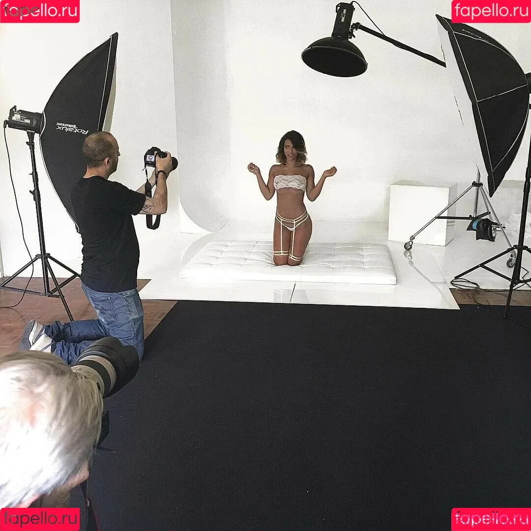 Justine Reine Marie / justinereineee / justinereinemarie Onlyfans Photo Gallery 