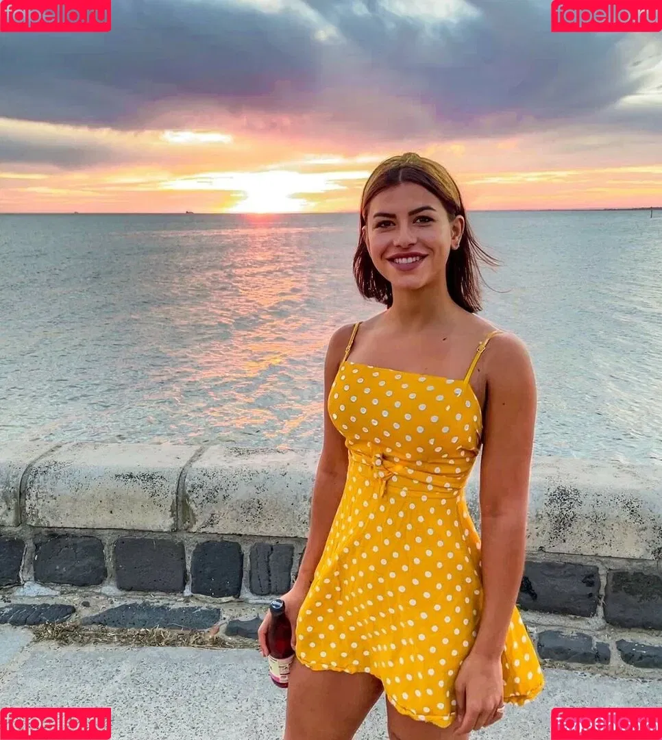 Justine Reine Marie / justinereineee / justinereinemarie Onlyfans Photo Gallery 