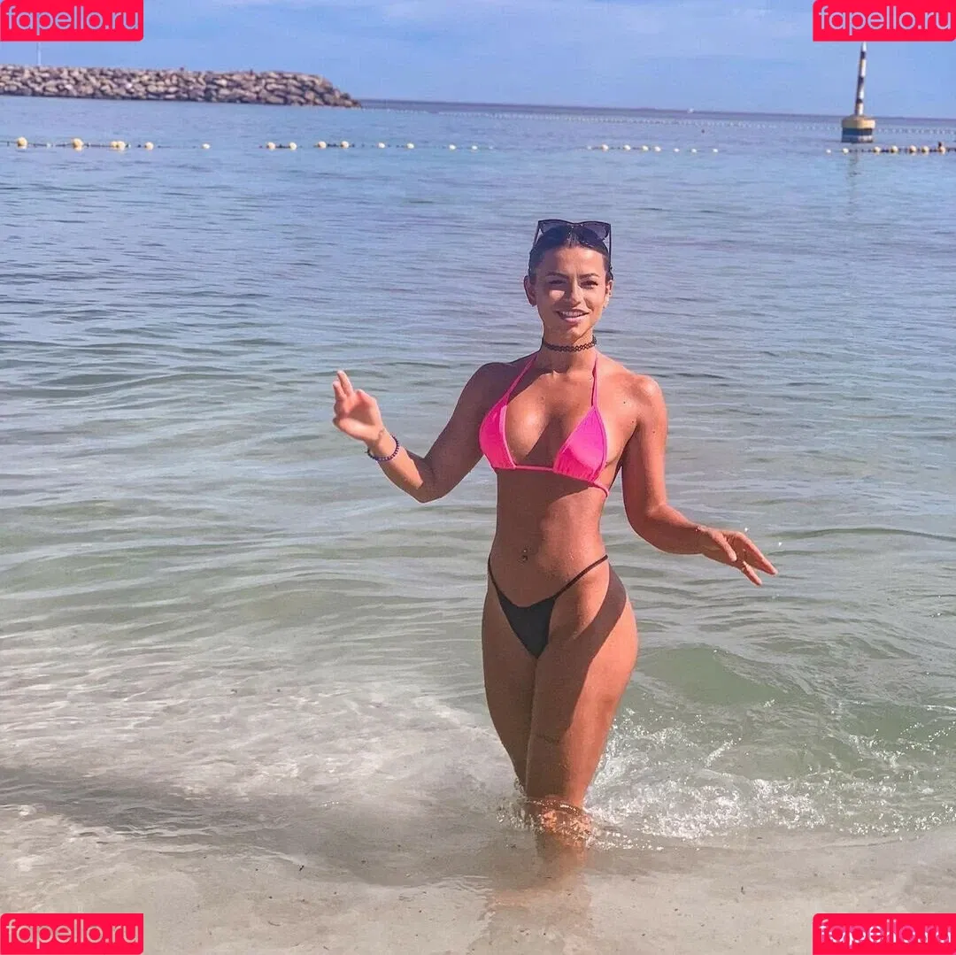 Justine Reine Marie / justinereineee / justinereinemarie Onlyfans Photo Gallery 