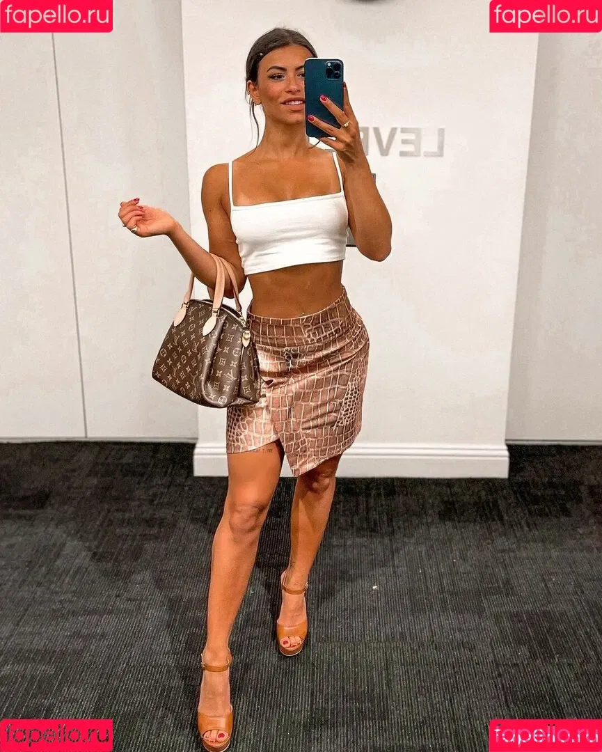 Justine Reine Marie / justinereineee / justinereinemarie Onlyfans Photo Gallery 