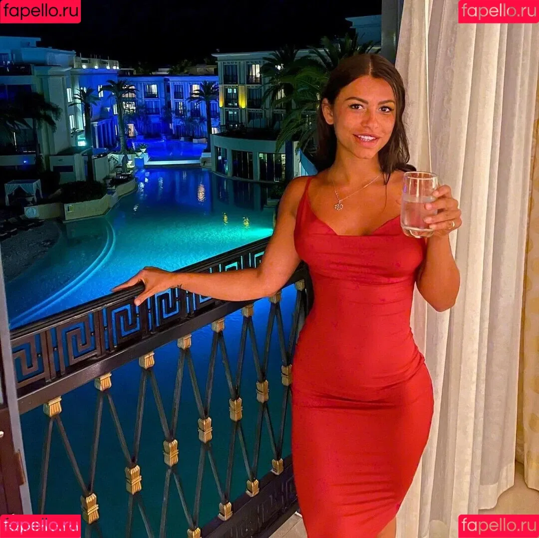 Justine Reine Marie / justinereineee / justinereinemarie Onlyfans Photo Gallery 