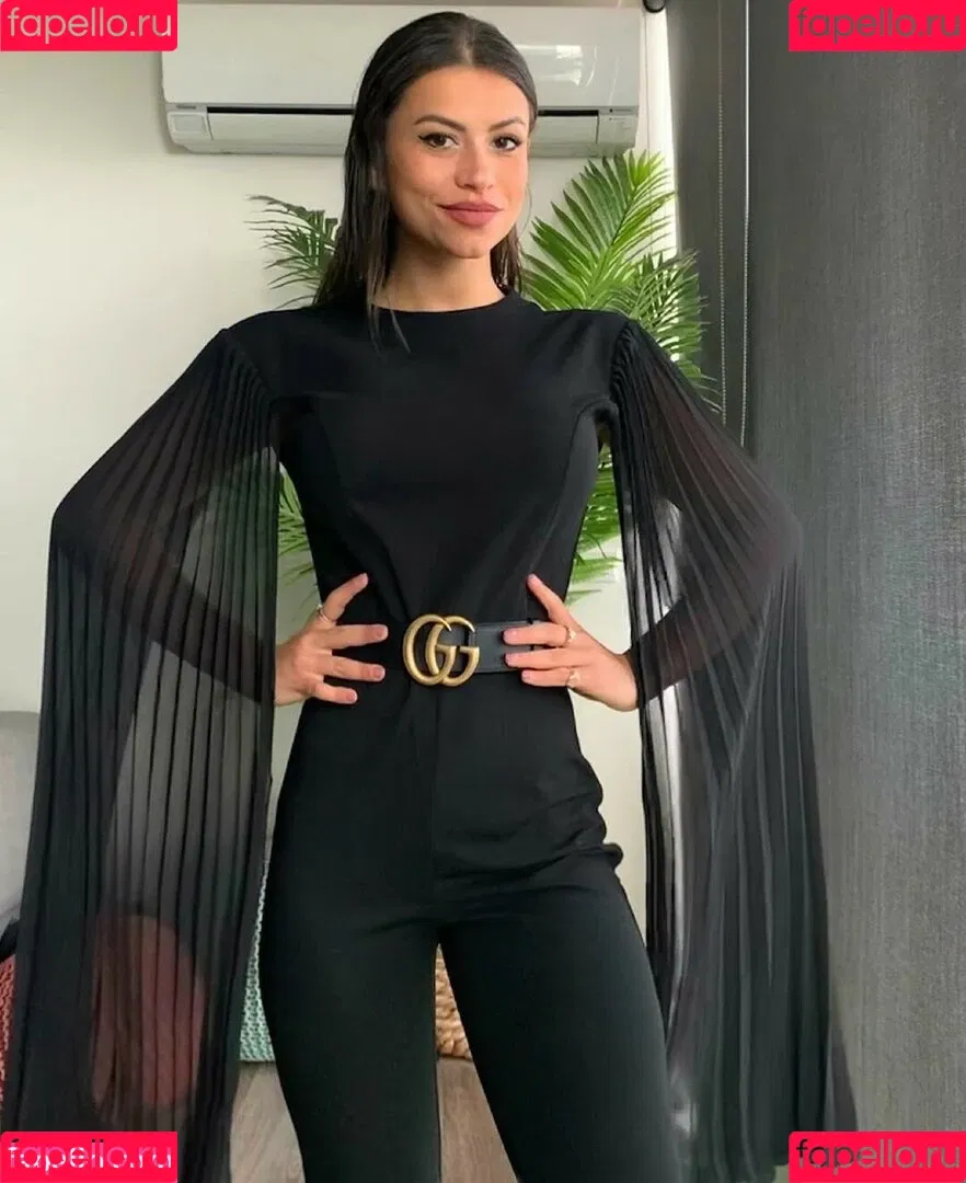 Justine Reine Marie / justinereineee / justinereinemarie Onlyfans Photo Gallery 