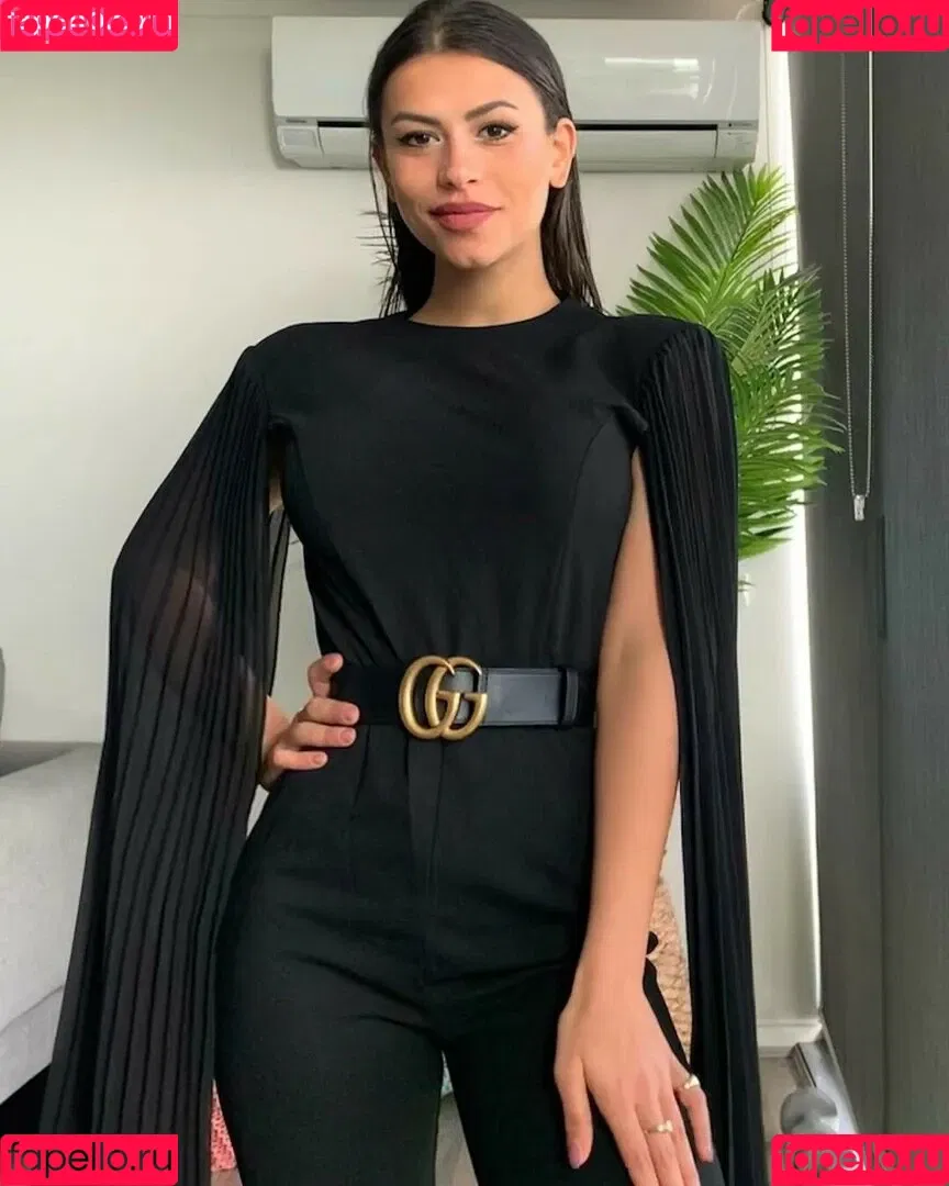 Justine Reine Marie / justinereineee / justinereinemarie Onlyfans Photo Gallery 