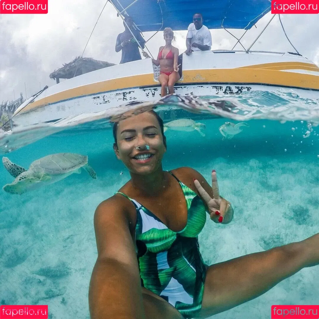 Justine Reine Marie / justinereineee / justinereinemarie Onlyfans Photo Gallery 