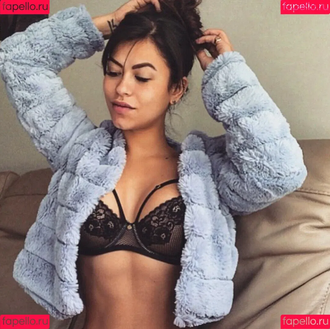 Justine Reine Marie / justinereineee / justinereinemarie Onlyfans Photo Gallery 