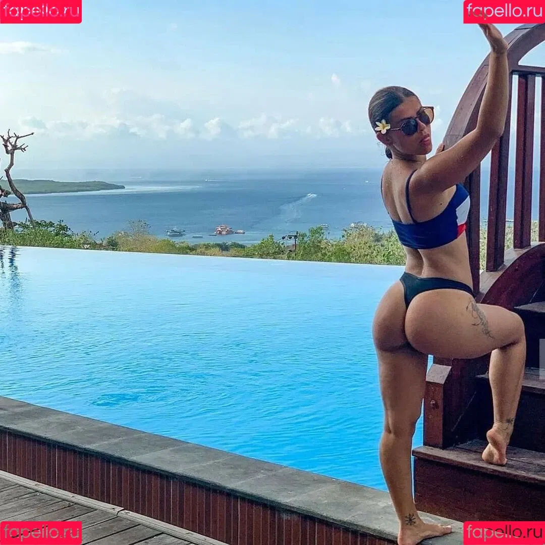 Justine Reine Marie / justinereineee / justinereinemarie Onlyfans Photo Gallery 