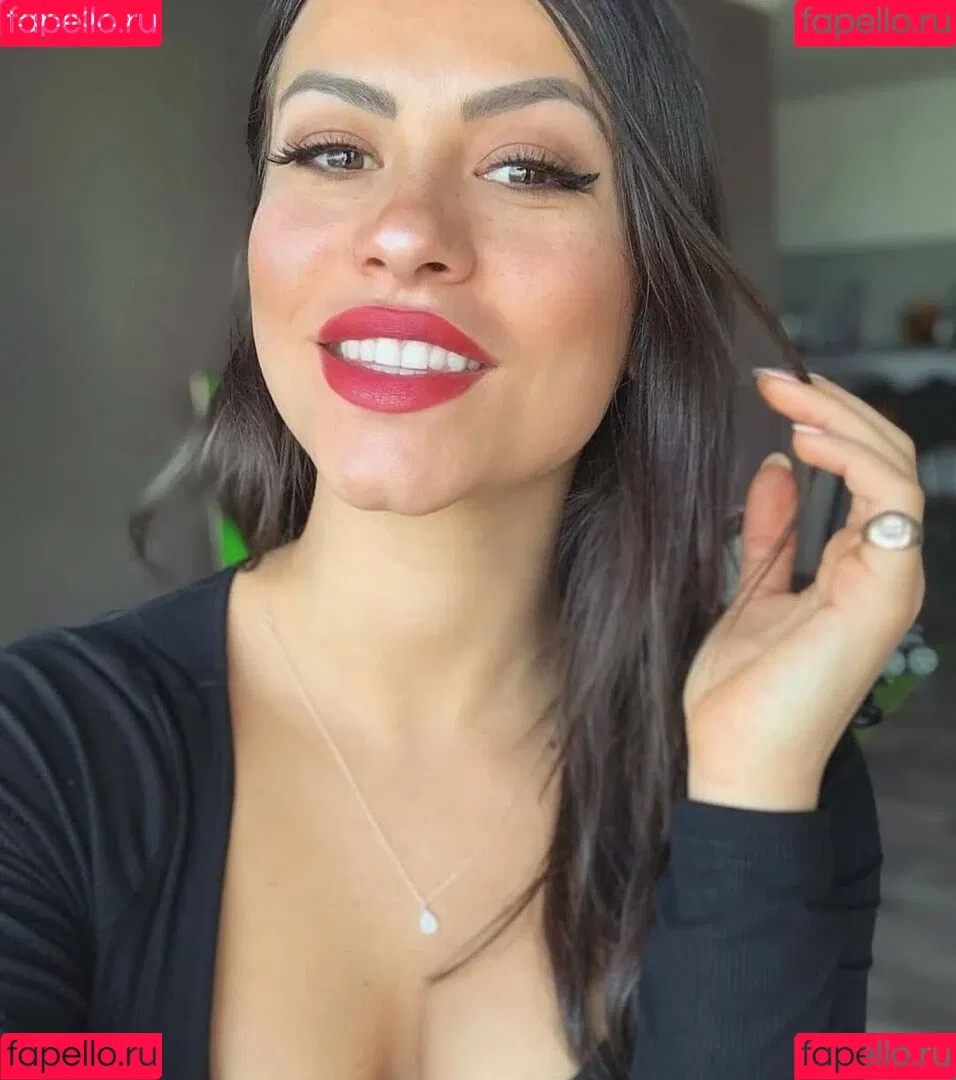 Justine Reine Marie / justinereineee / justinereinemarie Onlyfans Photo Gallery 