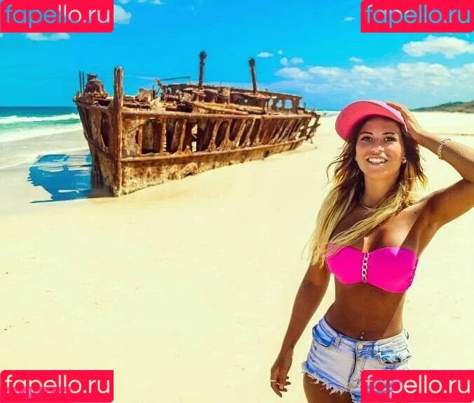 Justine Reine Marie / justinereineee / justinereinemarie Onlyfans Photo Gallery 