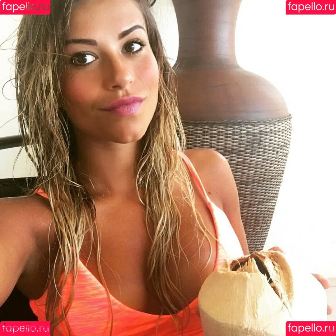 Justine Reine Marie / justinereineee / justinereinemarie Onlyfans Photo Gallery 