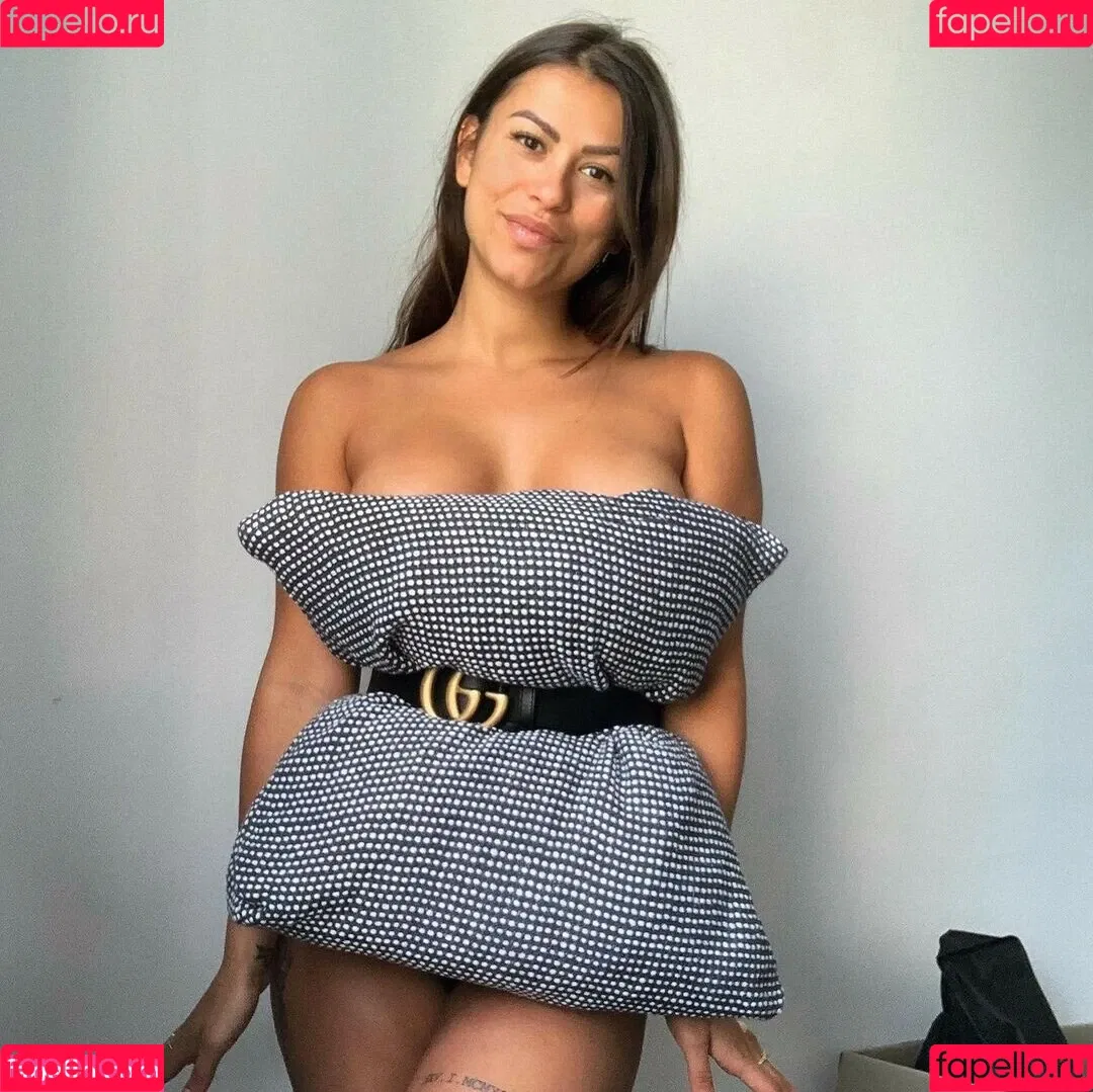 Justine Reine Marie / justinereineee / justinereinemarie Onlyfans Photo Gallery 