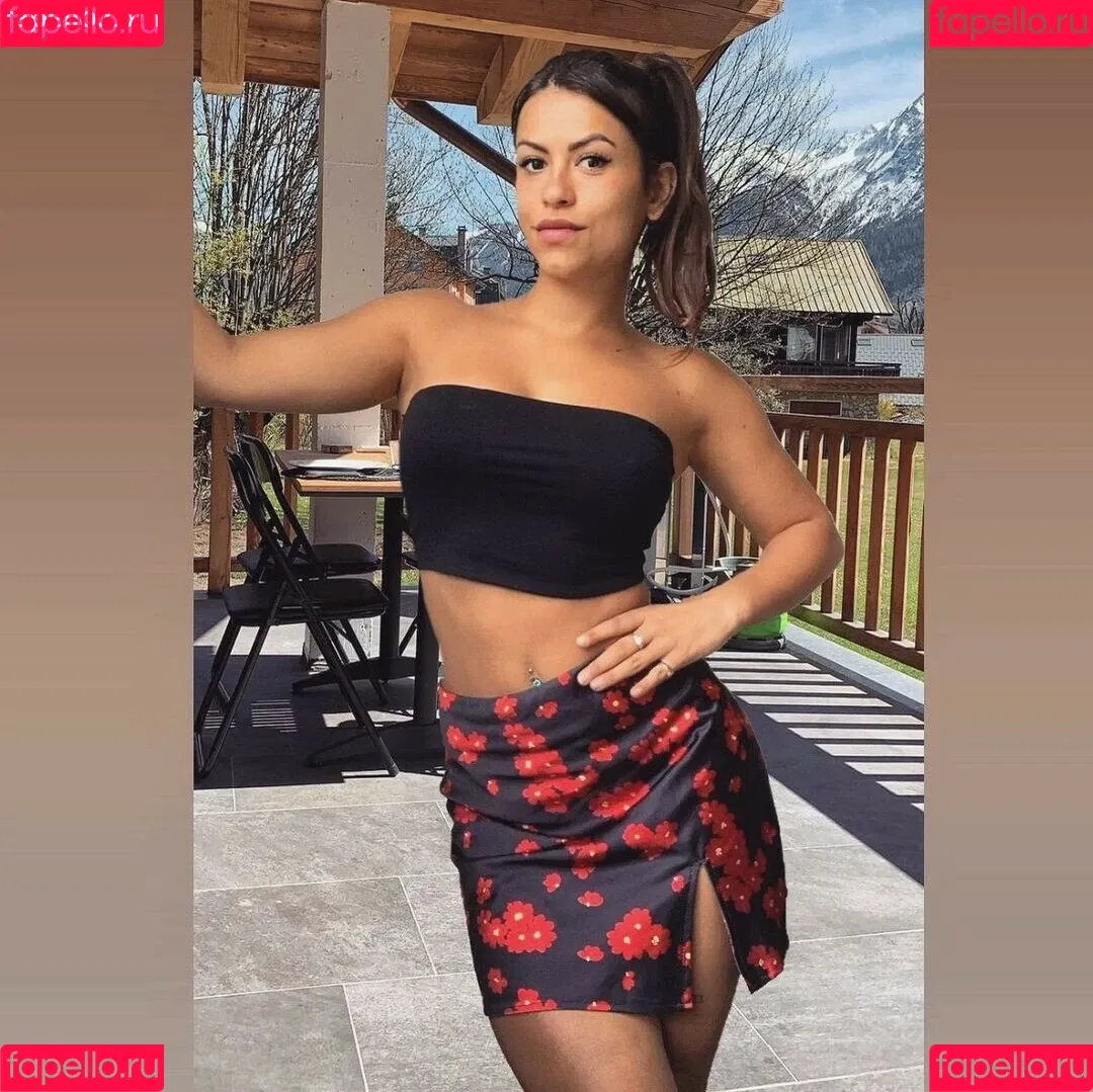 Justine Reine Marie / justinereineee / justinereinemarie Onlyfans Photo Gallery 