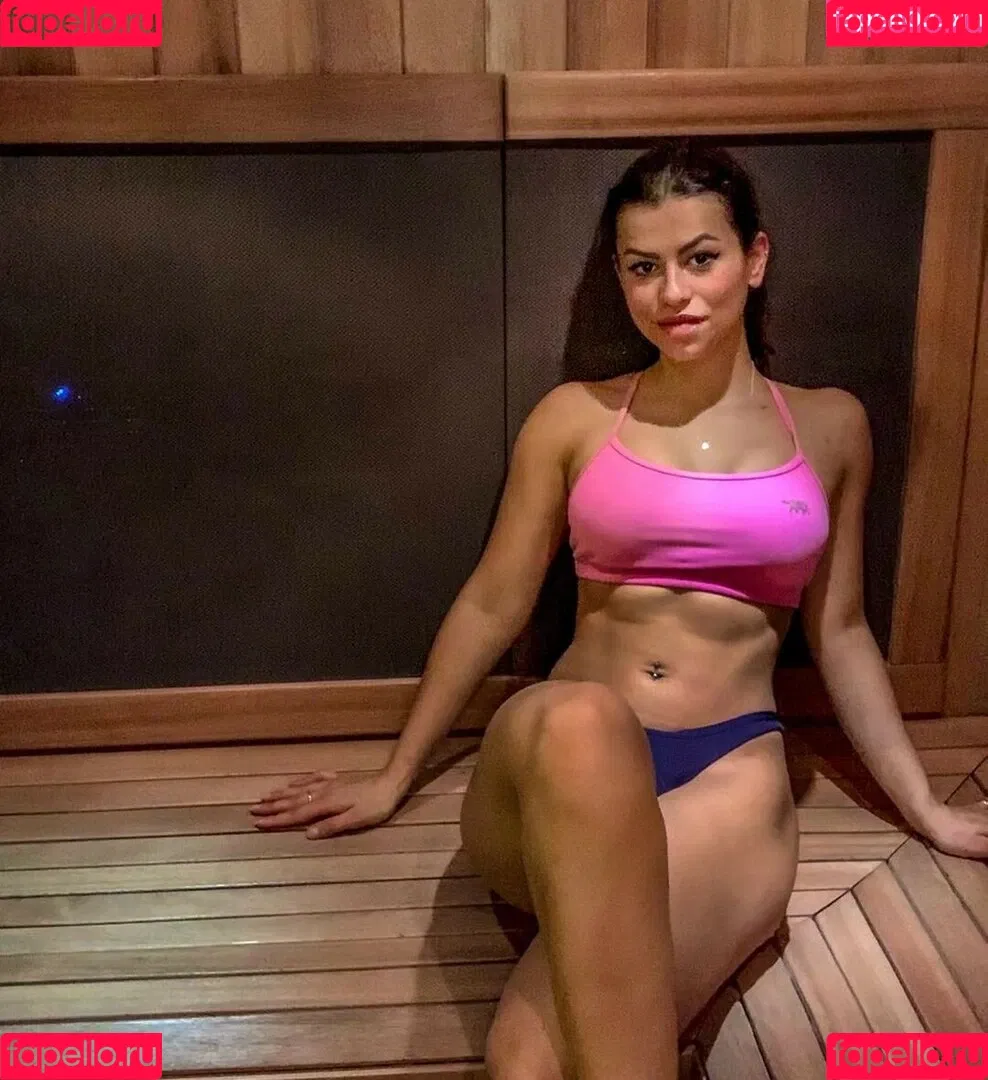 Justine Reine Marie / justinereineee / justinereinemarie Onlyfans Photo Gallery 