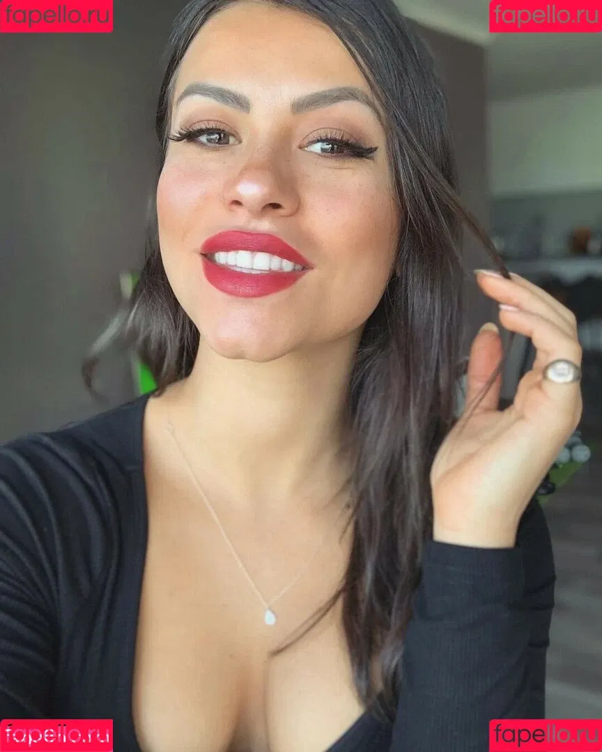 Justine Reine Marie / justinereineee / justinereinemarie Onlyfans Photo Gallery 