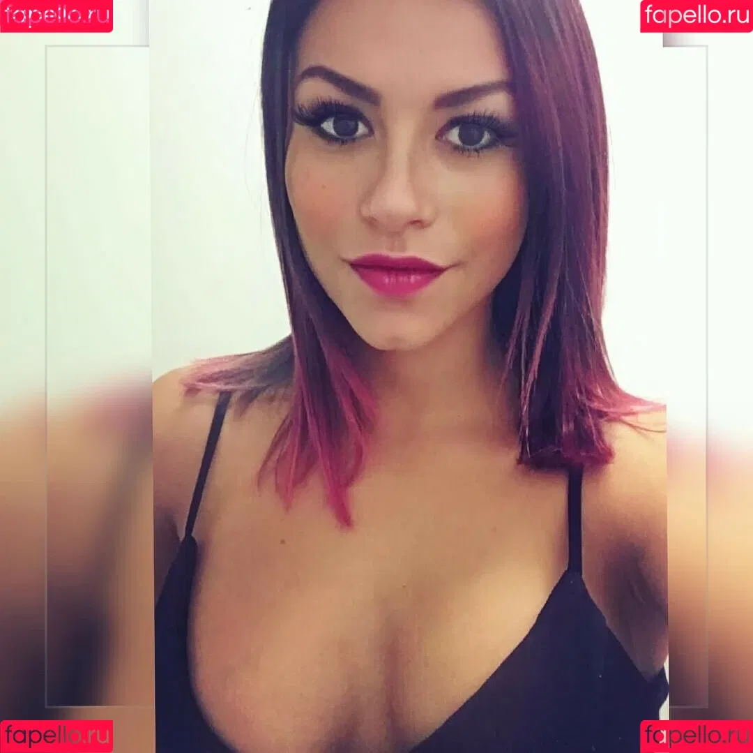 Justine Reine Marie / justinereineee / justinereinemarie Onlyfans Photo Gallery 