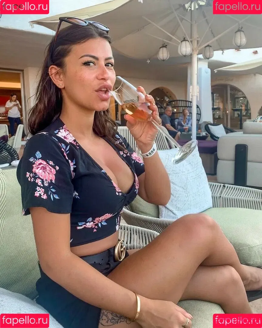 Justine Reine Marie / justinereineee / justinereinemarie Onlyfans Photo Gallery 