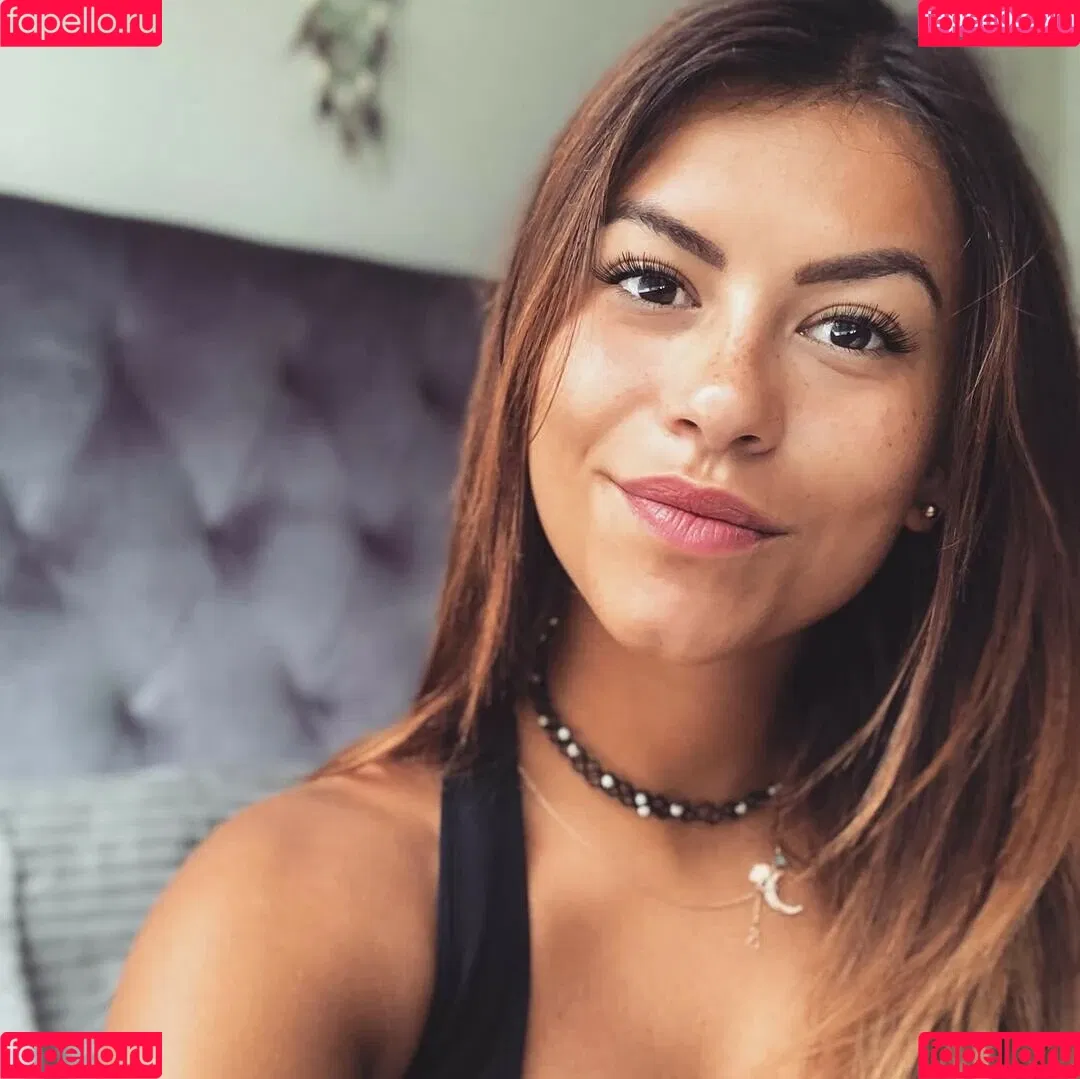 Justine Reine Marie / justinereineee / justinereinemarie Onlyfans Photo Gallery 