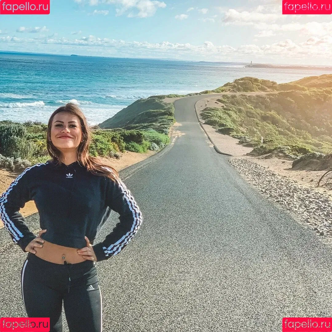 Justine Reine Marie / justinereineee / justinereinemarie Onlyfans Photo Gallery 