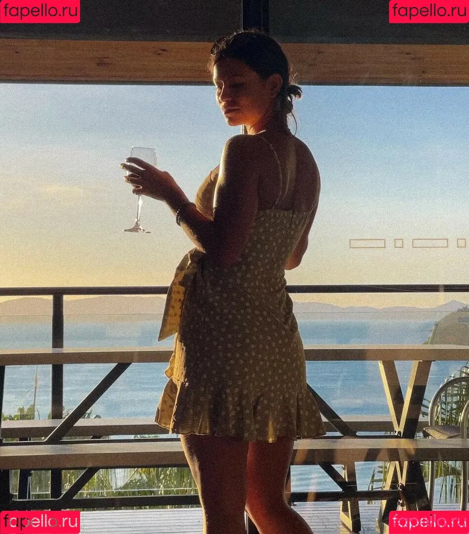 Justine Reine Marie / justinereineee / justinereinemarie Onlyfans Photo Gallery 