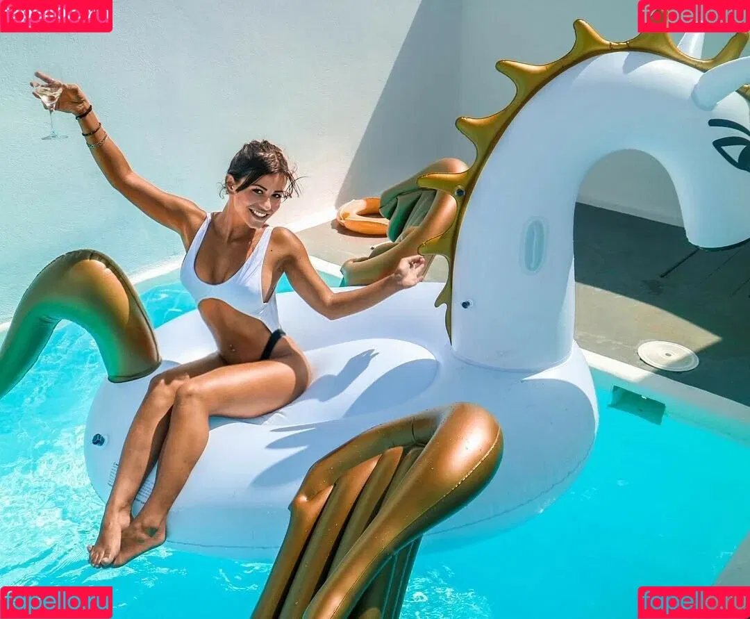 Justine Reine Marie / justinereineee / justinereinemarie Onlyfans Photo Gallery 