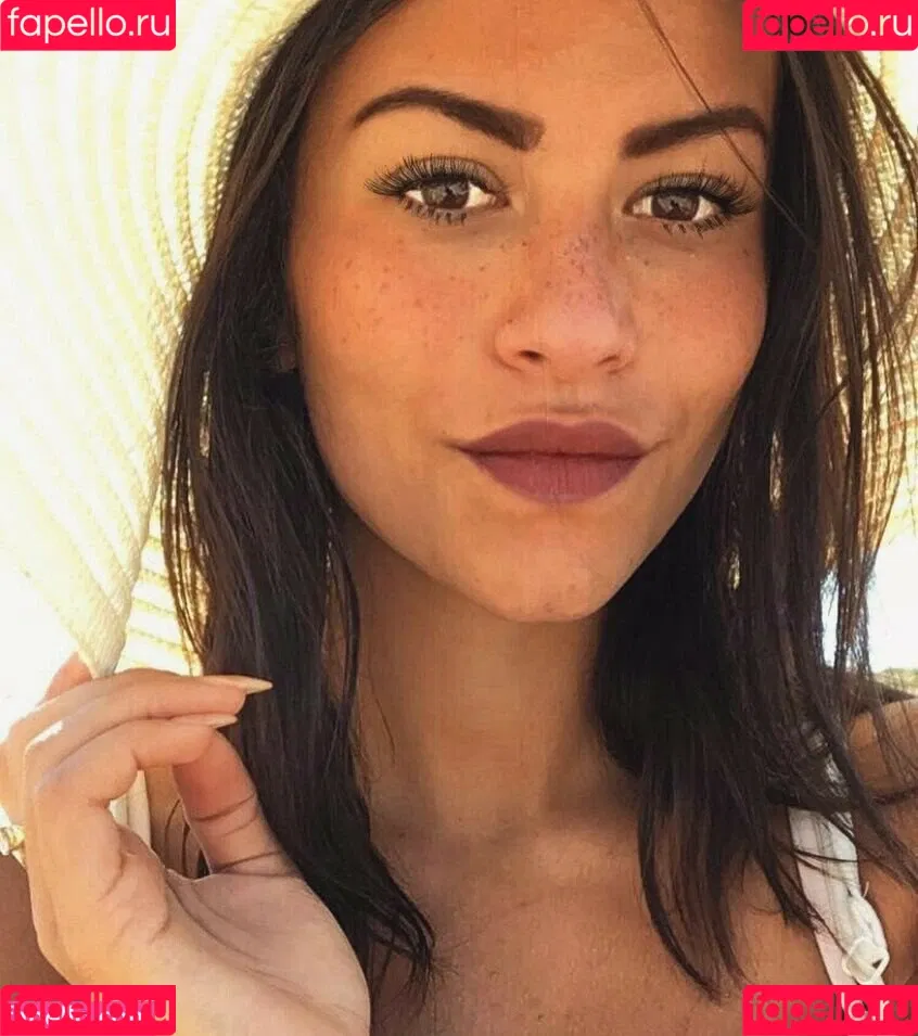 Justine Reine Marie / justinereineee / justinereinemarie Onlyfans Photo Gallery 