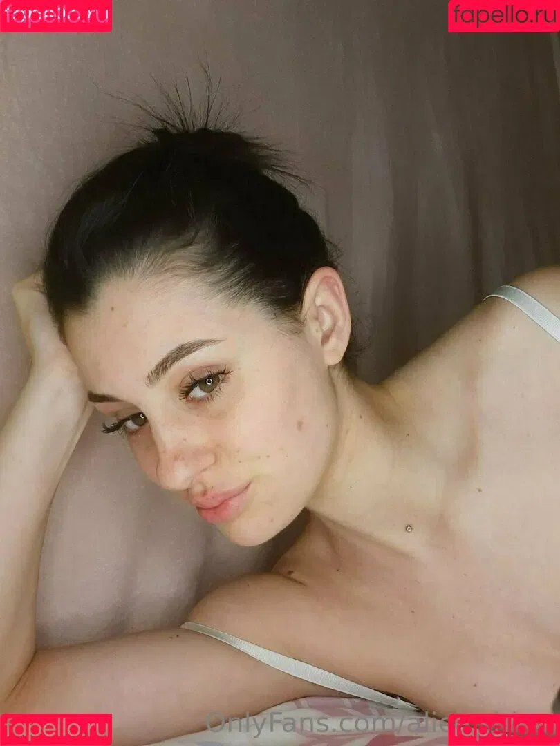 alice.shine / aliceshine99 Onlyfans Photo Gallery 