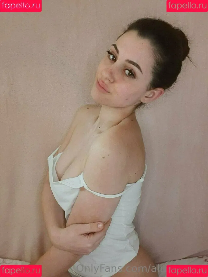 alice.shine / aliceshine99 Onlyfans Photo Gallery 