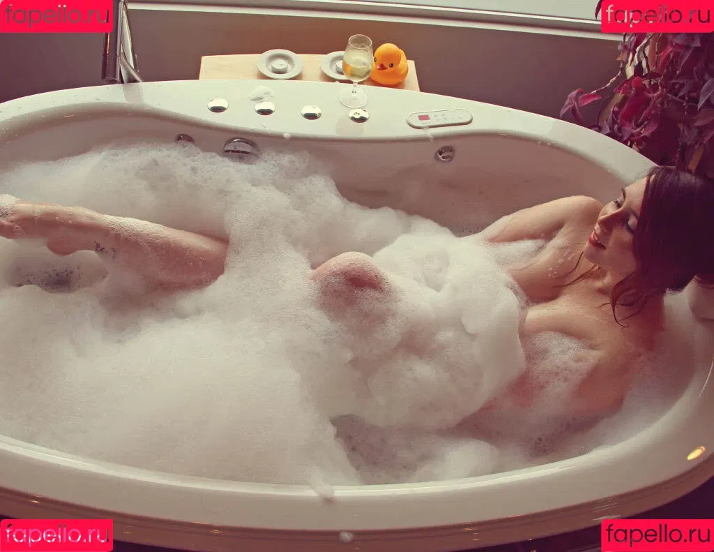 Stephanie Van Rijn / serenitysteph / stephvanrijn Onlyfans Photo Gallery 