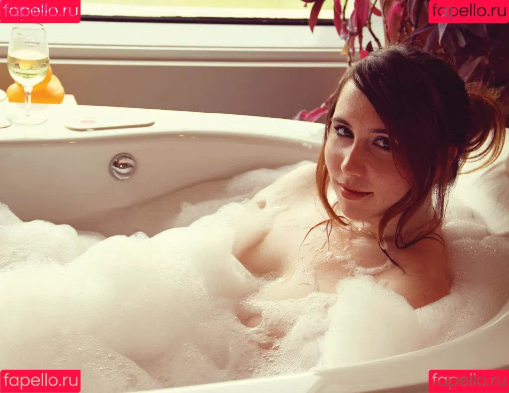 Stephanie Van Rijn / serenitysteph / stephvanrijn Onlyfans Photo Gallery 