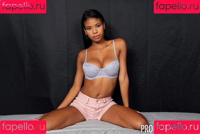 Nia Nacci / NiaNaccixxx / naughtynianacci Onlyfans Photo Gallery 