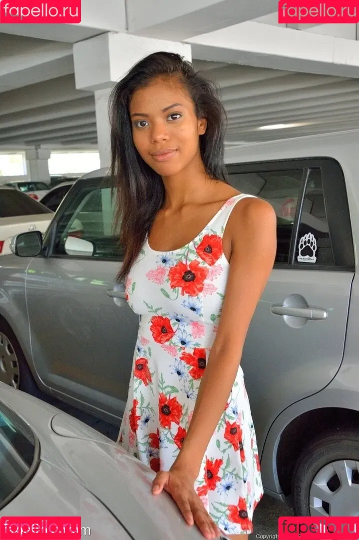 Nia Nacci / NiaNaccixxx / naughtynianacci Onlyfans Photo Gallery 