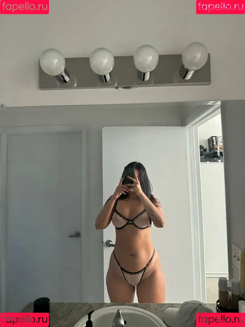 katrinauaiv / sahara99073034 / saharasdessert Onlyfans Photo Gallery 