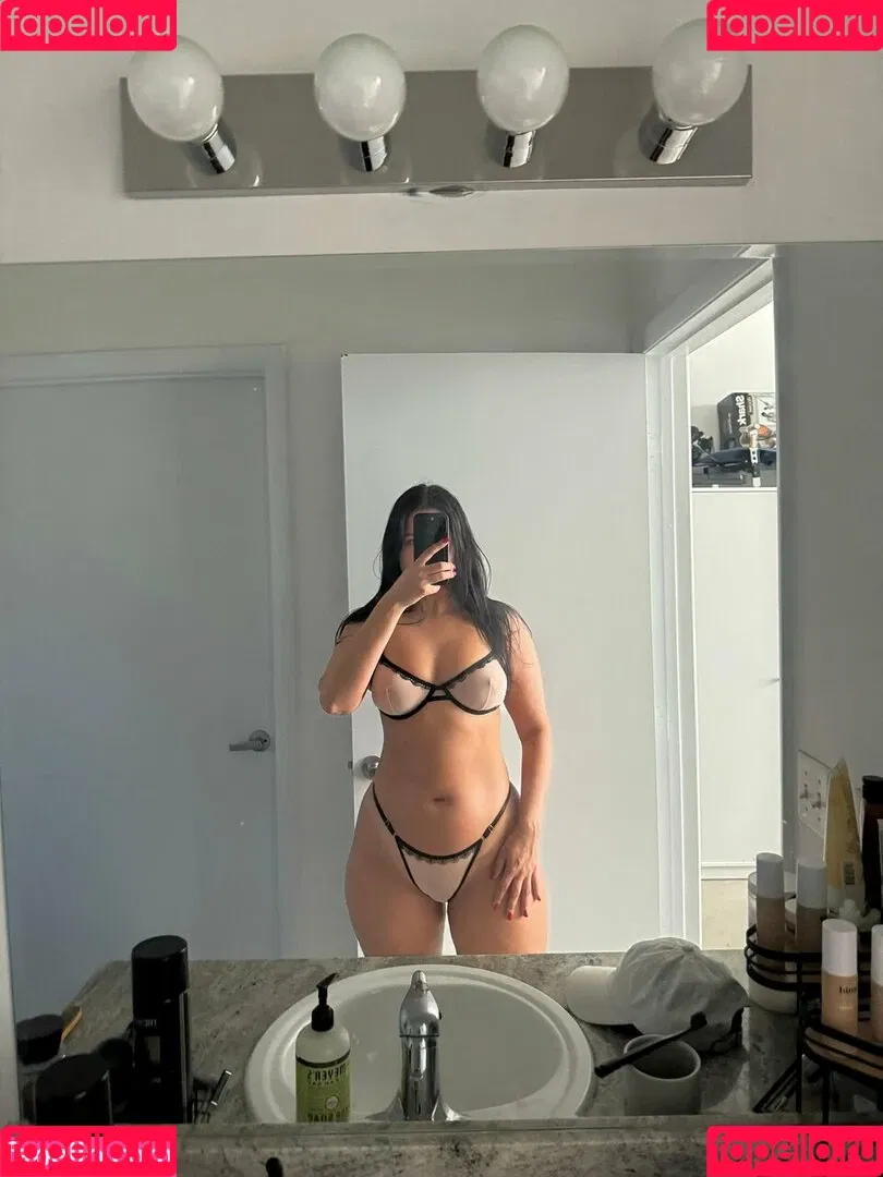 katrinauaiv / sahara99073034 / saharasdessert Onlyfans Photo Gallery 